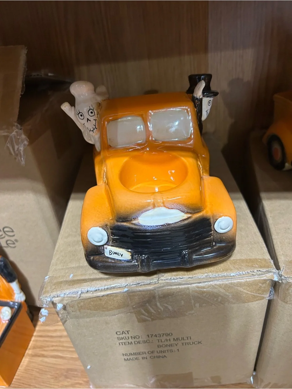 Yankee Candle Co Orange 'Just Buried' Halloween Truck w/Ghost new in box